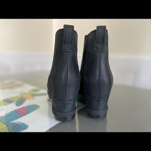 Sorel Joan of Arctic Wedge II Chelsea Boot size 9